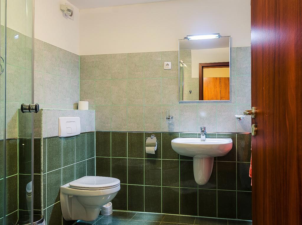 Panorama Pietrei Craiului Hotel Zărneşti Екстериор снимка