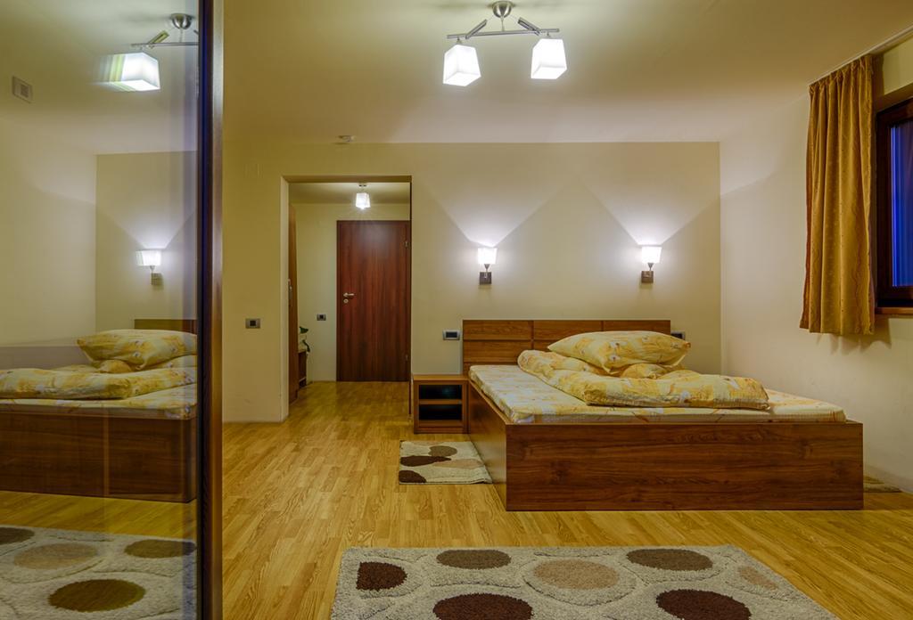 Panorama Pietrei Craiului Hotel Zărneşti Екстериор снимка