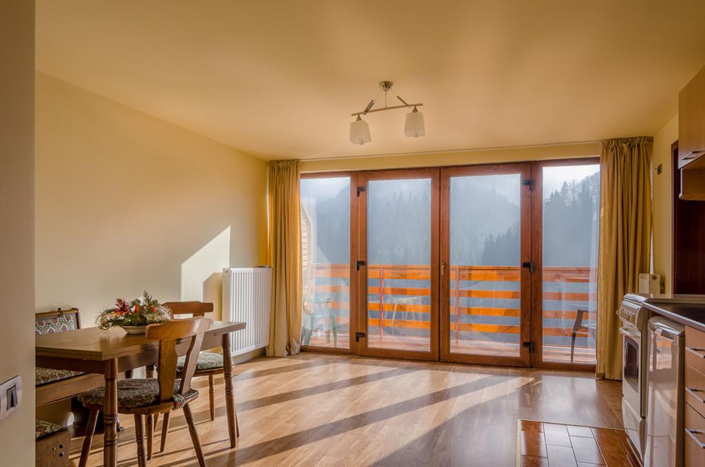 Panorama Pietrei Craiului Hotel Zărneşti Екстериор снимка