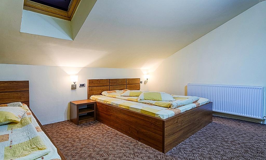 Panorama Pietrei Craiului Hotel Zărneşti Екстериор снимка